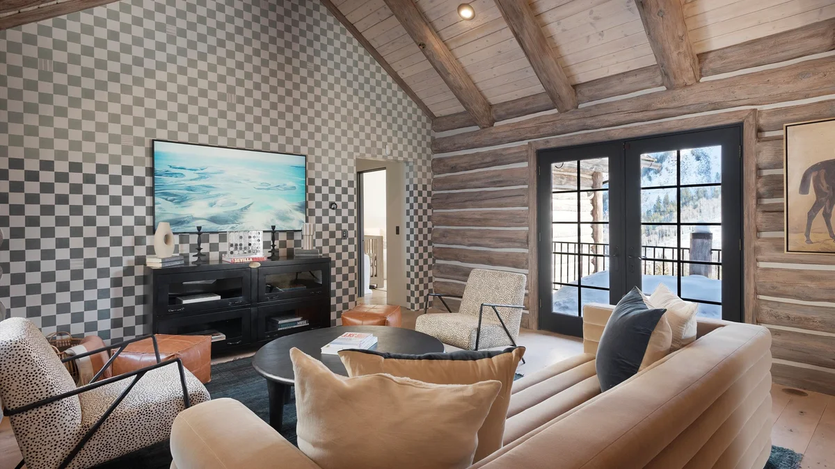 MT. Hayden Lodge