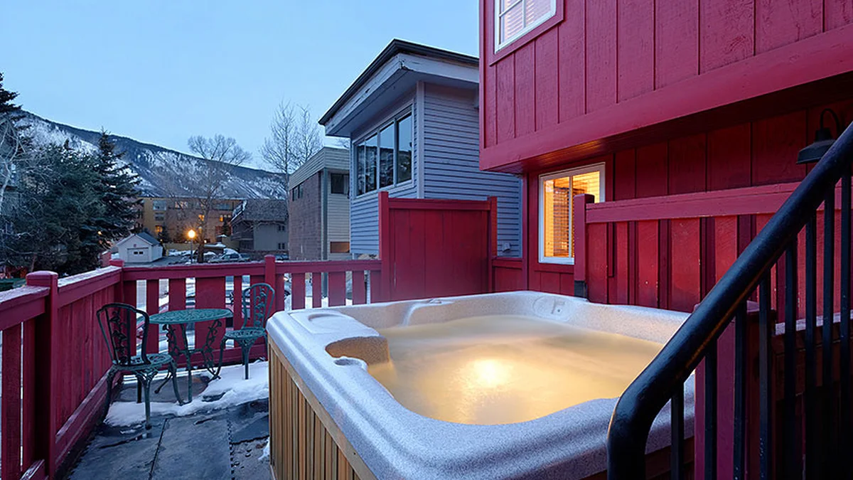 Outdoor Hot Tub