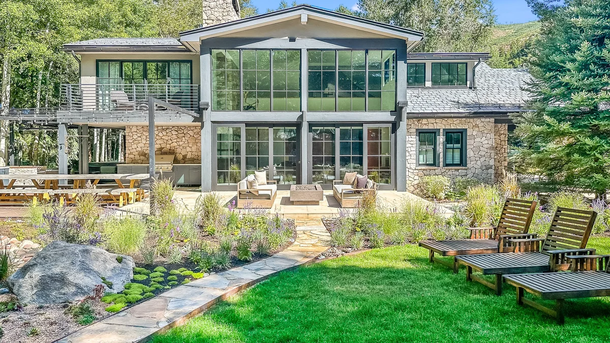 1465 Red Butte
