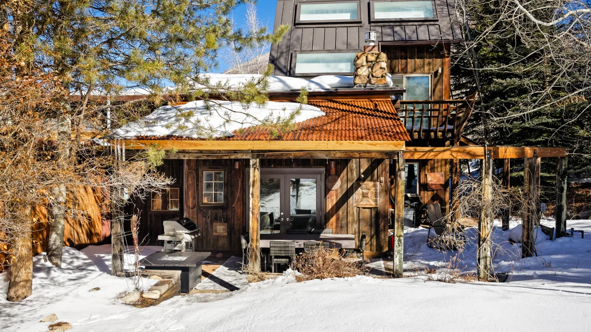 570 Spruce