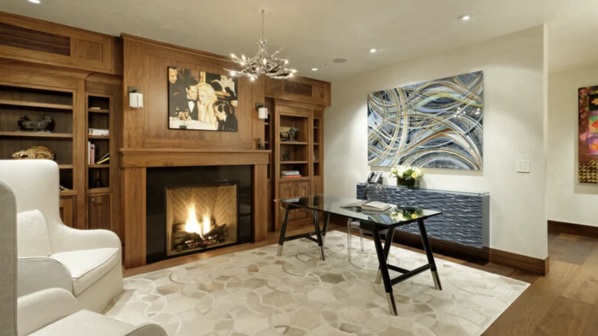 719 E Hopkins