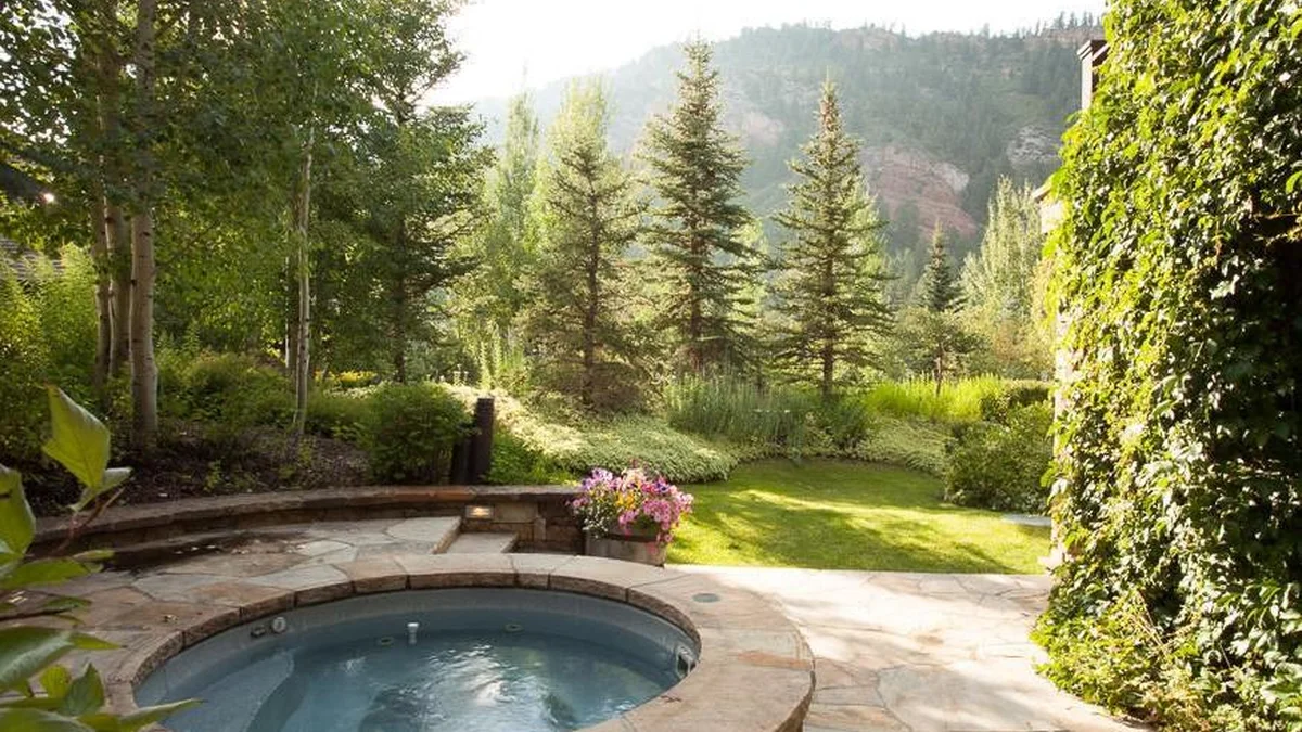 Hot tub