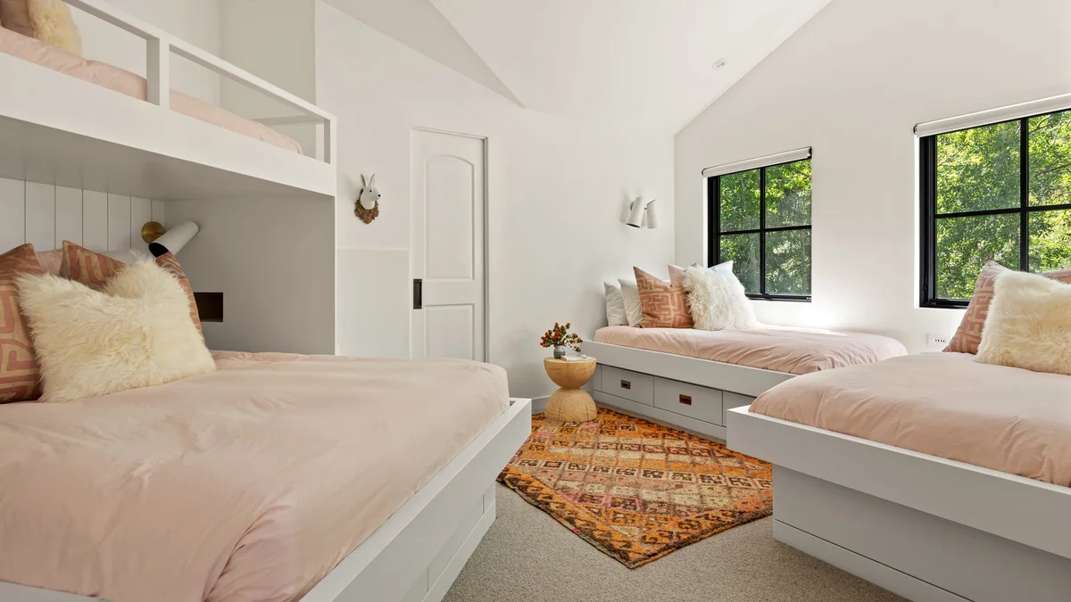 1465 Red Butte