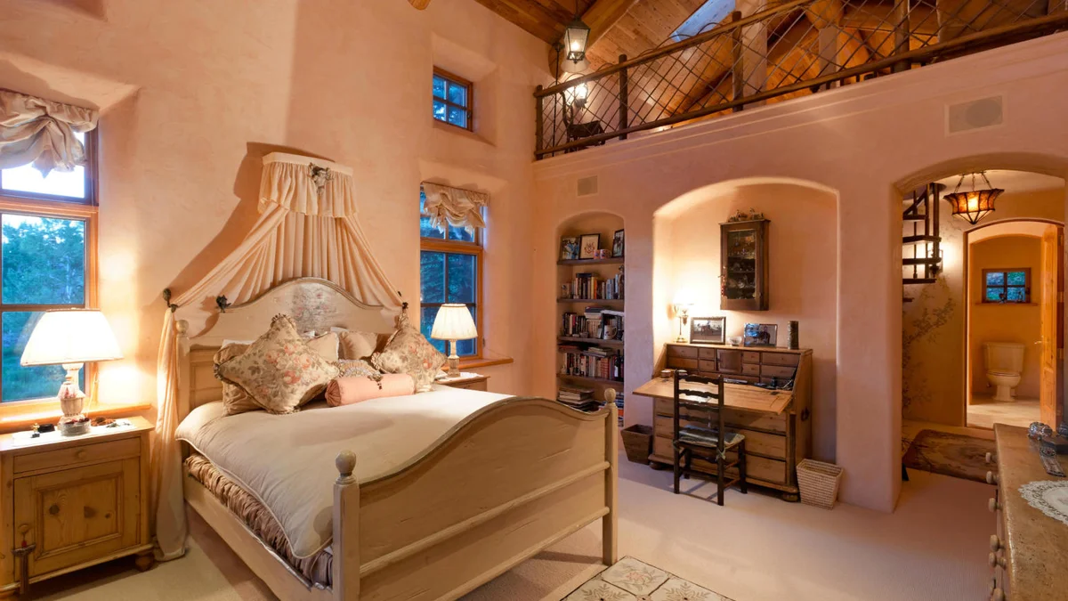 Guest bedroom