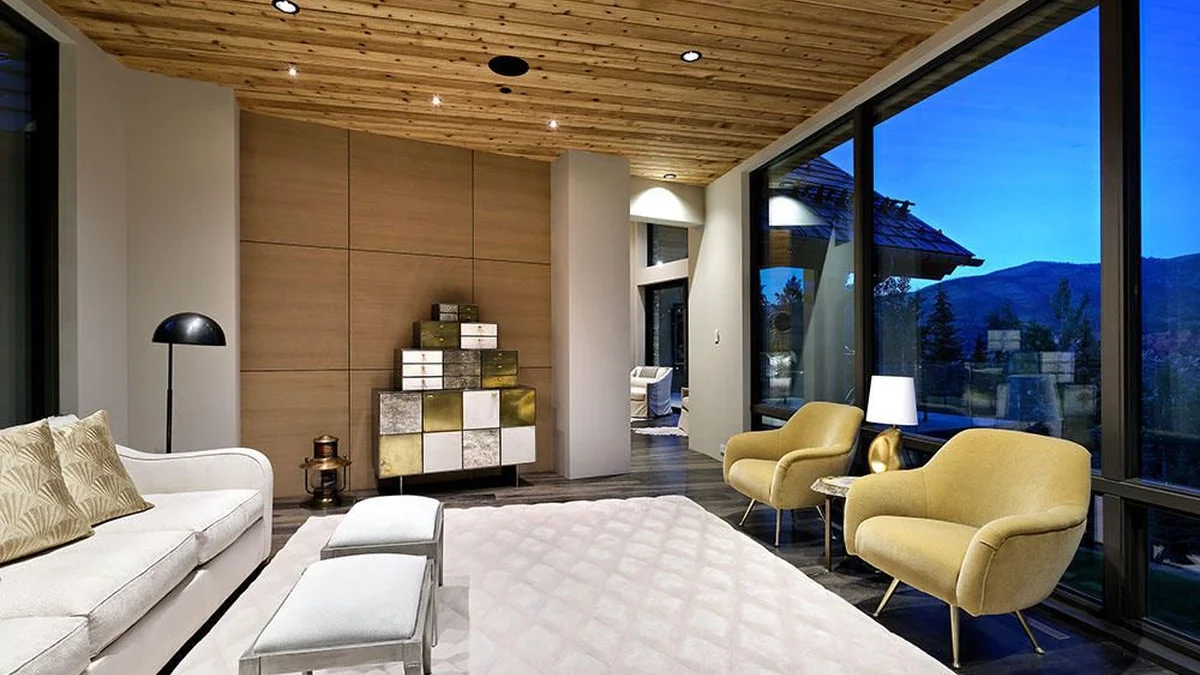 Second lounge