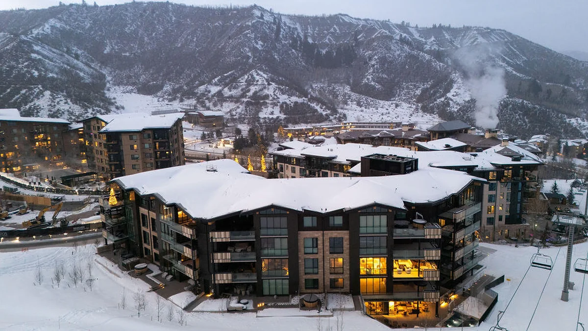 Exterior (Winter)