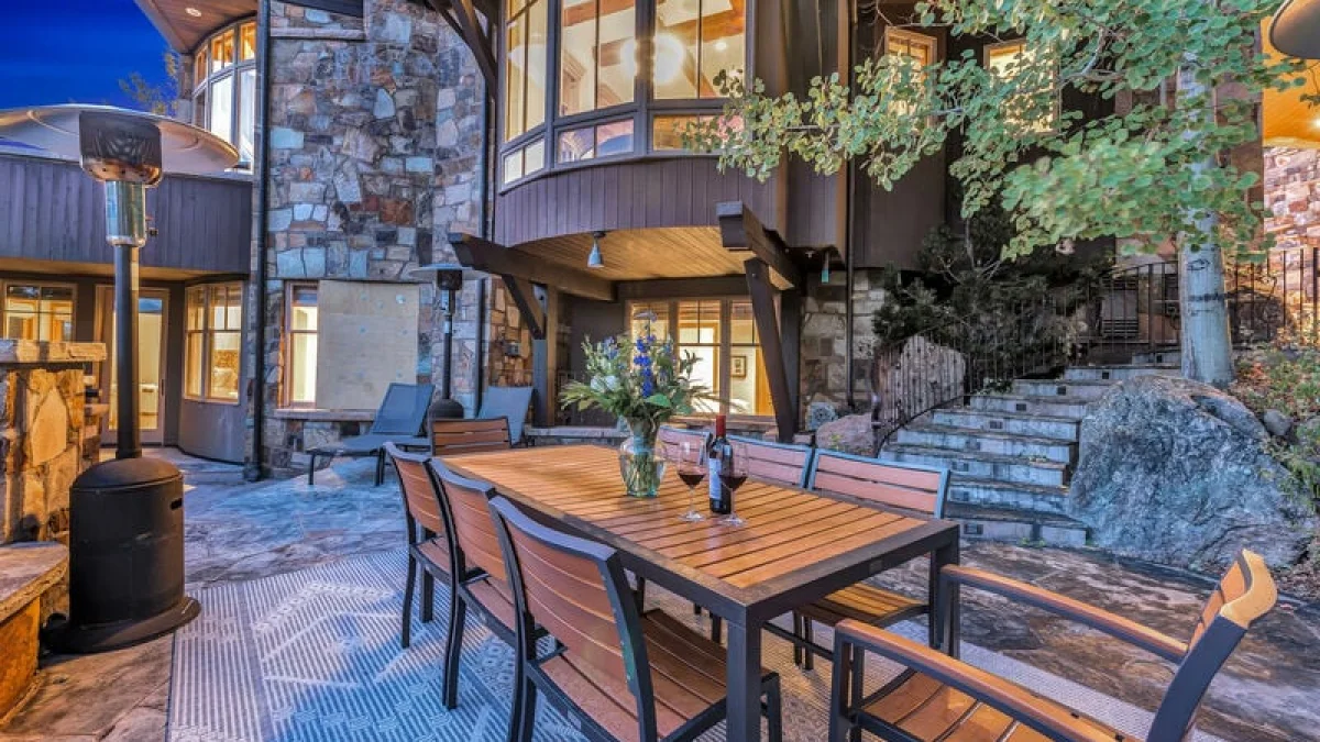Smuggler Manor