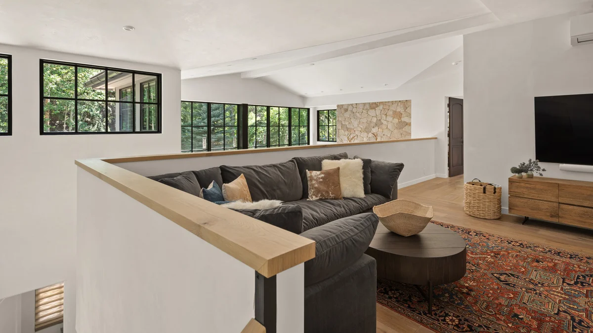 1465 Red Butte