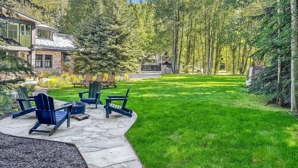 1465 Red Butte