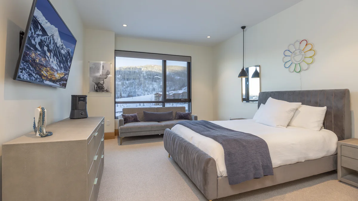Queen bedroom
