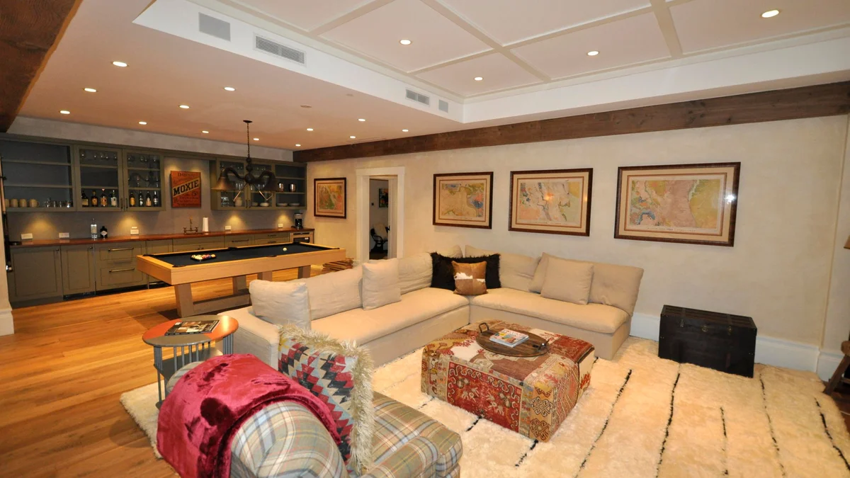 Billiards Lounge