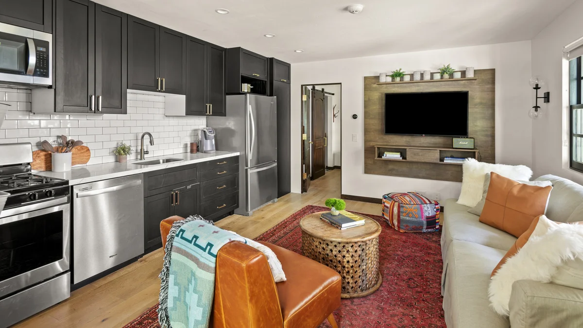 1465 Red Butte