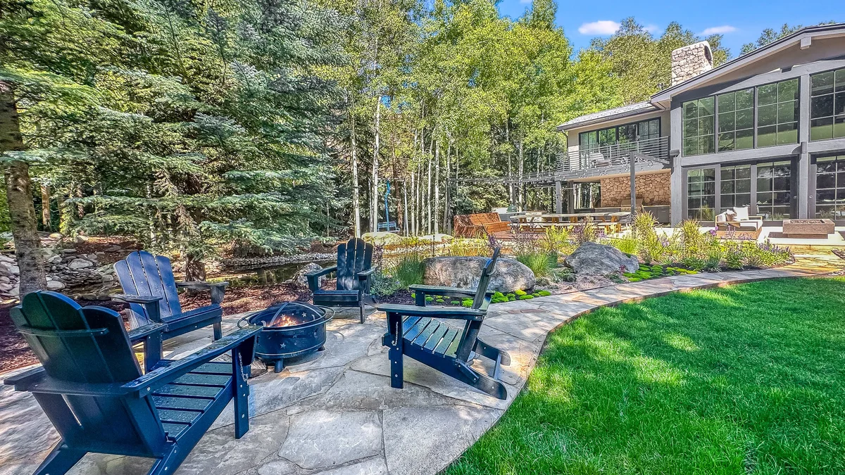 1465 Red Butte