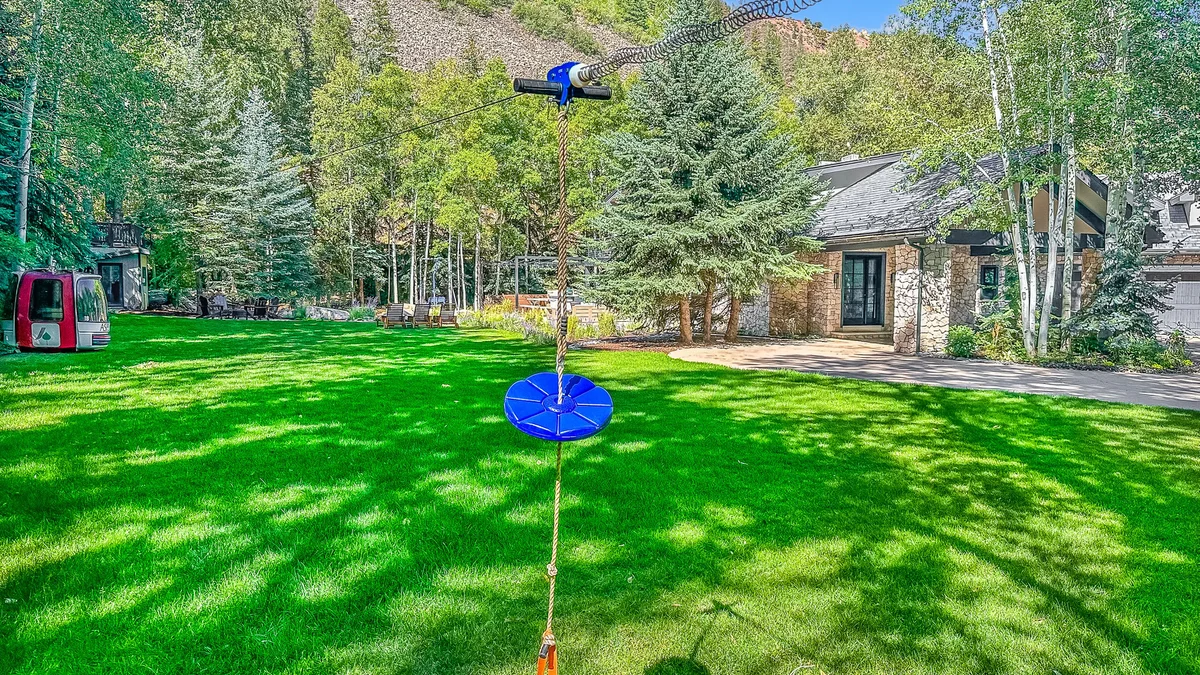 1465 Red Butte