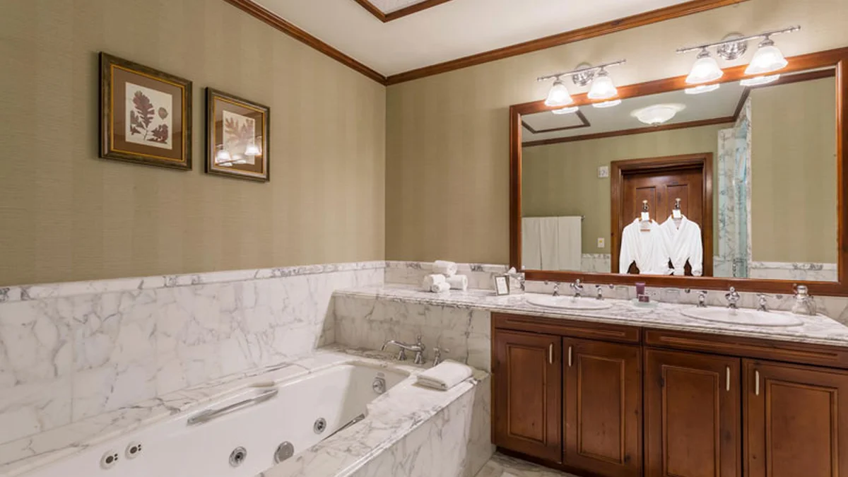 Primary Bedroom Bath