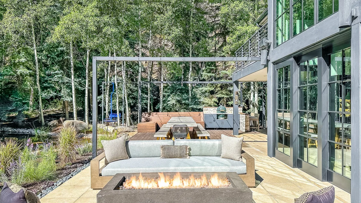 1465 Red Butte