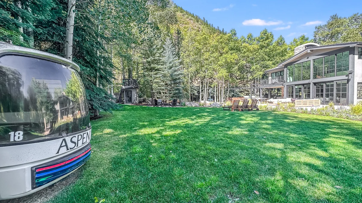 1465 Red Butte