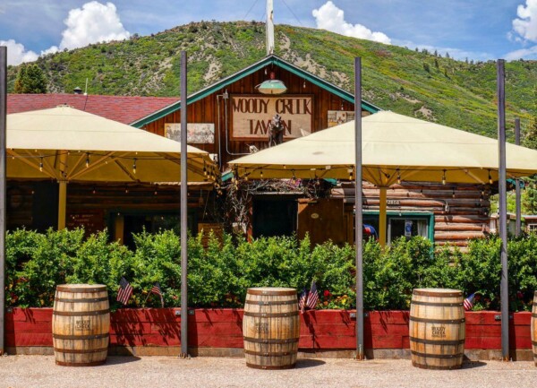 Woody Creek Tavern outdoor dining during summer